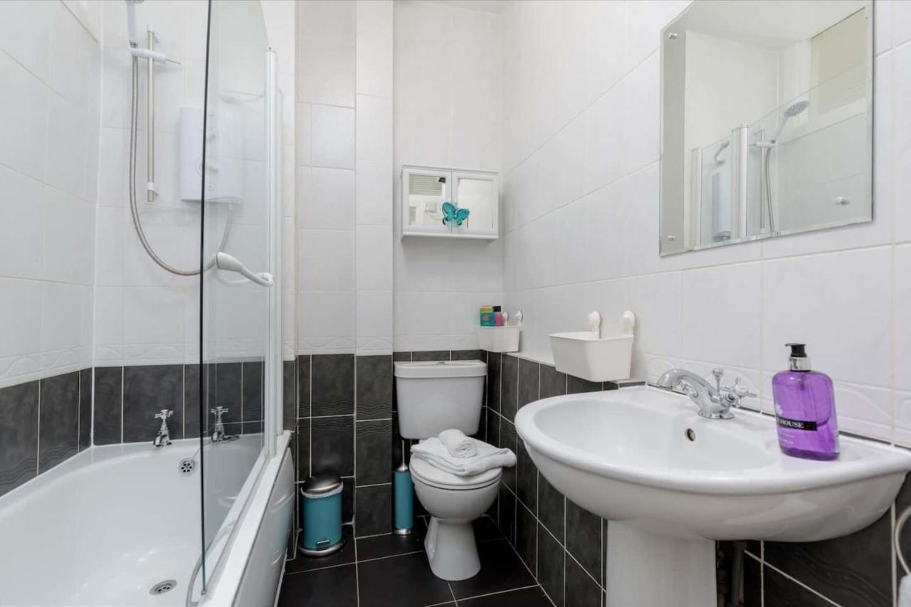 Spacious And Homely One Bedroom Flat In * EDI